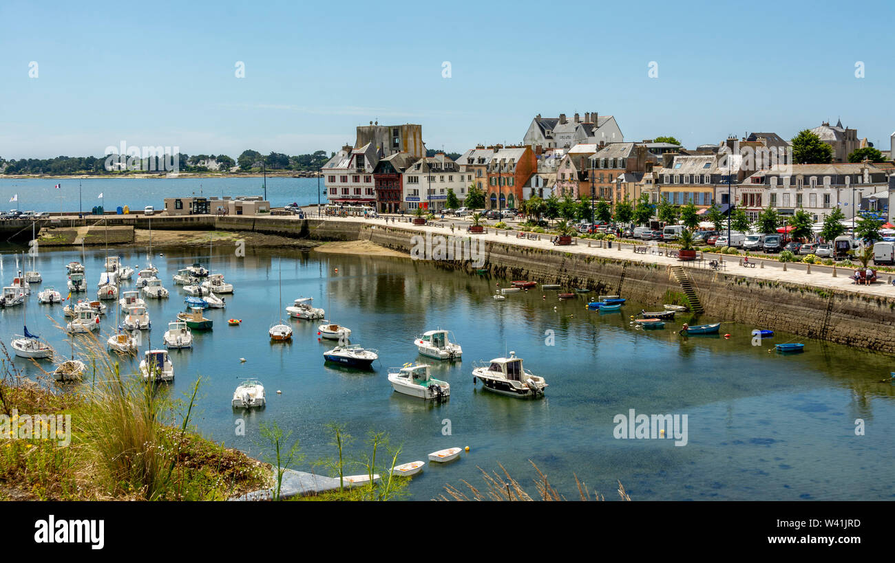 Concarneau, vista sul porto dalla città chiusa, dipartimento Finistere, Bretagne, Francia Foto Stock