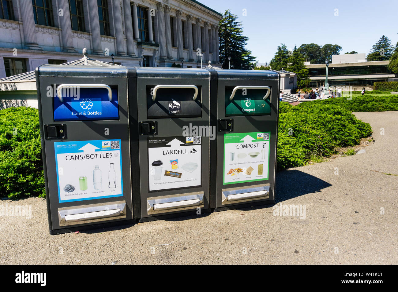 Luglio 13, 2019 Berkeley / CA / STATI UNITI D'AMERICA - Riciclaggio (lattine e bottiglie), discarica (l'immondizia e alcuni tipi di plastica) e il compost (cibo e altri compostabl Foto Stock
