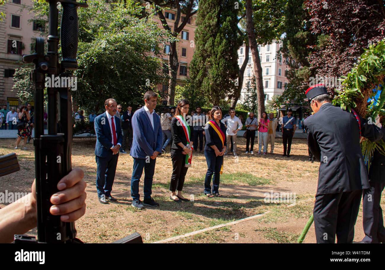 Roma, Italia. 19 Luglio, 2019. Il sindaco di Roma, Virginia Raggi, prende parte alla commemorazione del 76° Anniversario del bombardamento aereo del quartiere San Lorenzo durante la Seconda Guerra Mondiale. (CLAUDIO SISTO/fotogramma, Roma - 2019-07-19) Credit: Indipendente Photo Agency Srl/Alamy Live News Foto Stock