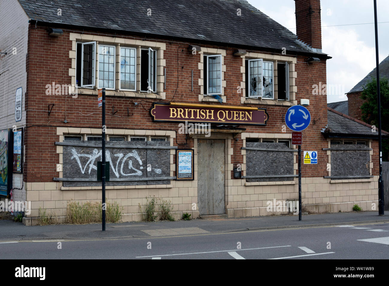 La British Queen pub, chiuso e intavolato, Bedworth, Warwickshire, Inghilterra, Regno Unito Foto Stock