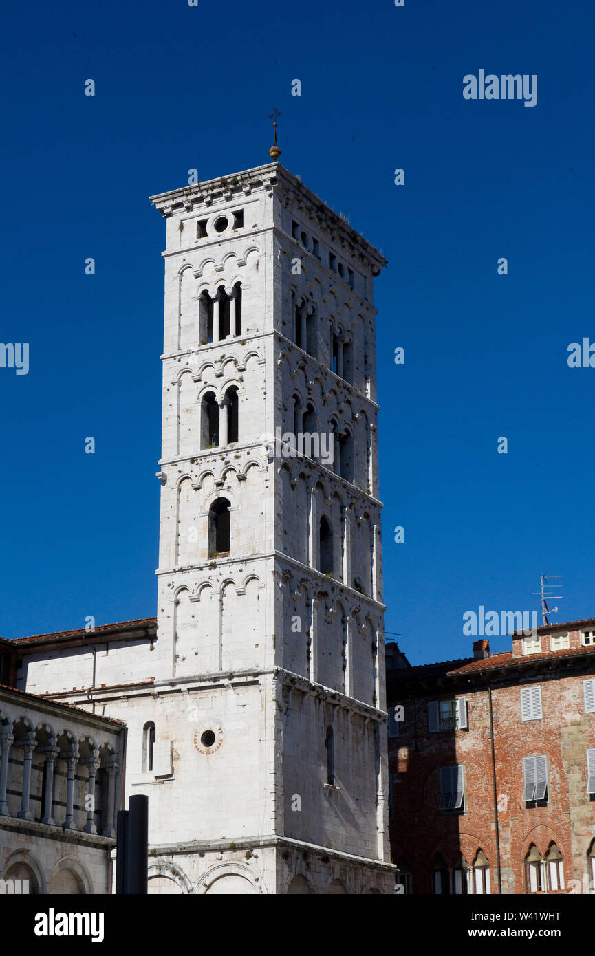 L'Italia, Toscana, Lucca, Chiesa di San Michele in Foro, belfry Foto Stock