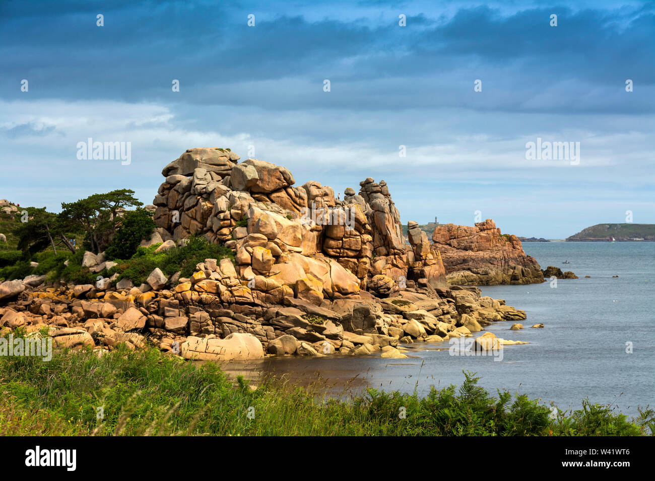 Ploumanach, rocce giganti al Cote granit rose rosa, cotes-d'Armor dipartimento, Bretagne, Francia Foto Stock
