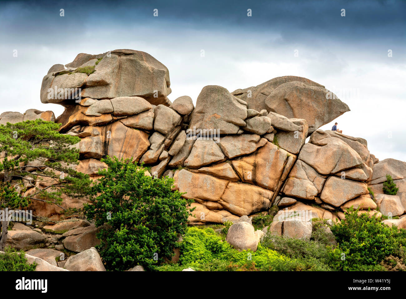 Ploumanach, rocce giganti al Cote granit rose rosa, cotes-d'Armor dipartimento, Bretagne, Francia Foto Stock