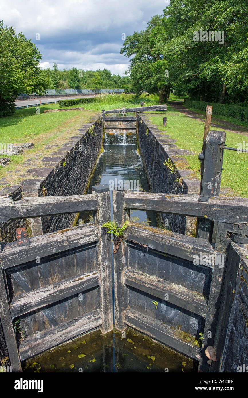 Il Neath, o Neath e Tennant, Canal nella valle di Neath tra Resolven Glynneath e. Il canale è in disuso ma ha molte caratteristiche interessanti. Foto Stock