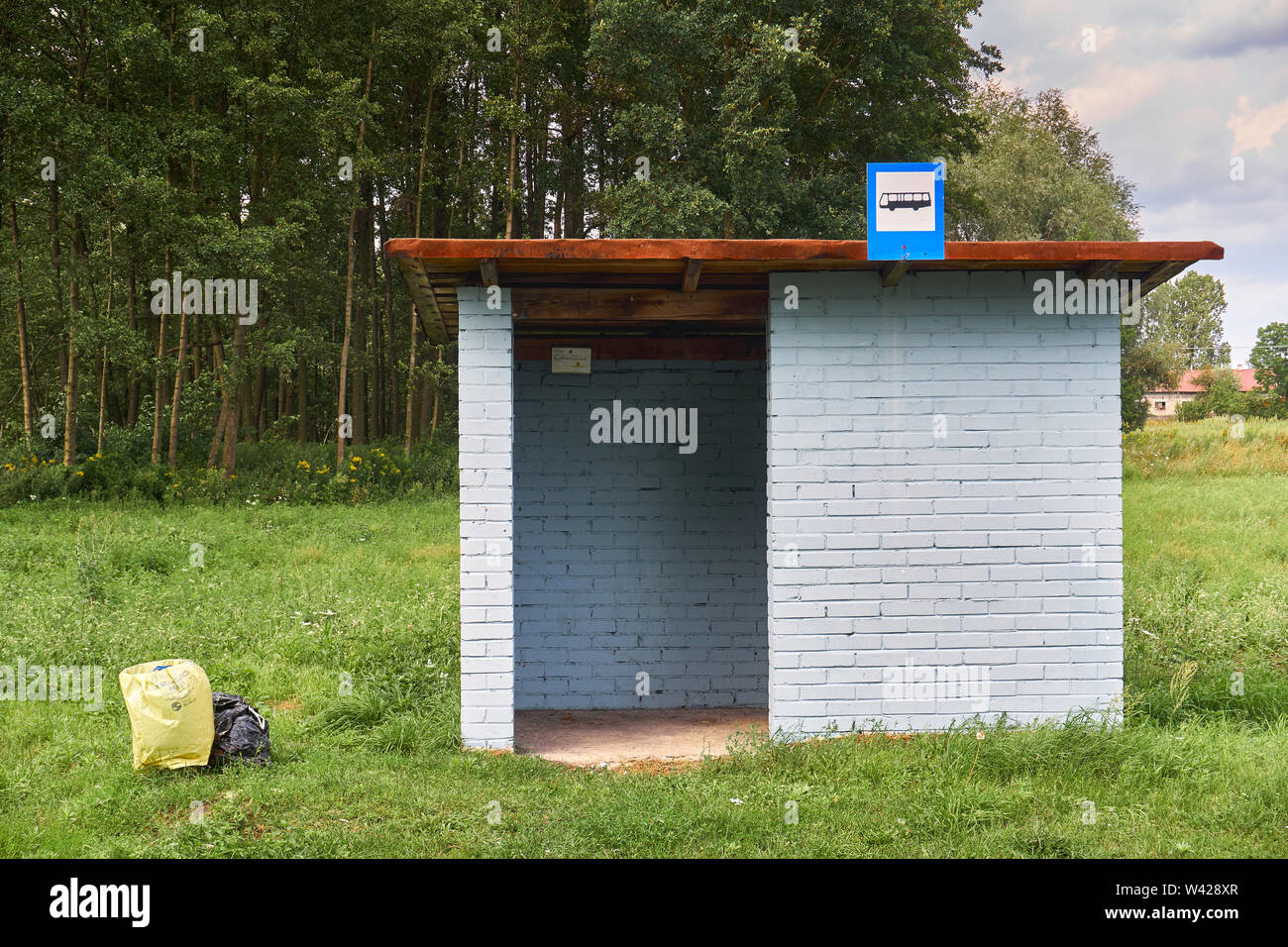 Vecchia fermata degli autobus in Polonia, nelle province, Biale Foto Stock
