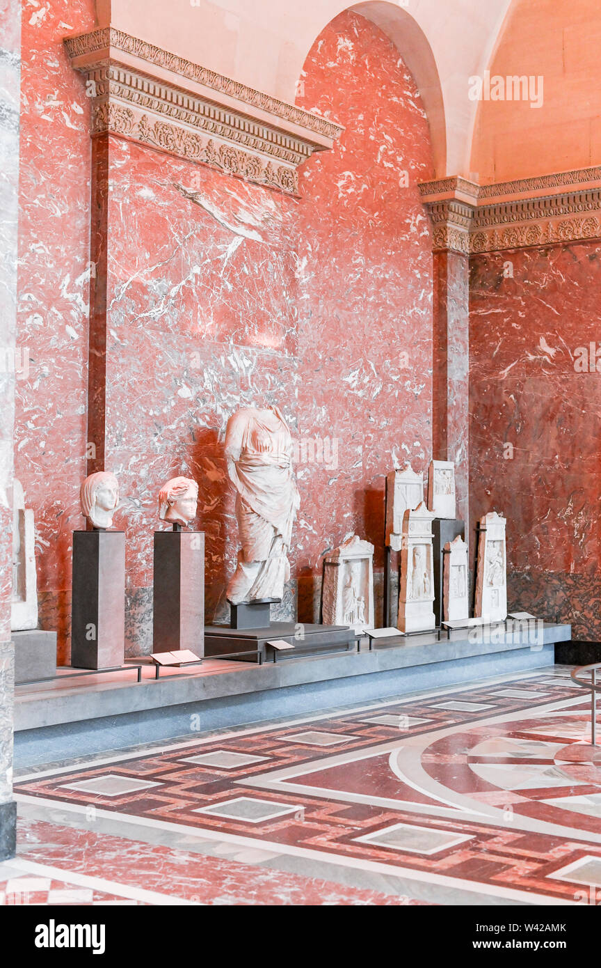 Capi di ROMAN IMPERATORS NEL MUSEO DI LUVR A PARIGI. Mondo Arte e Cultura Foto Stock