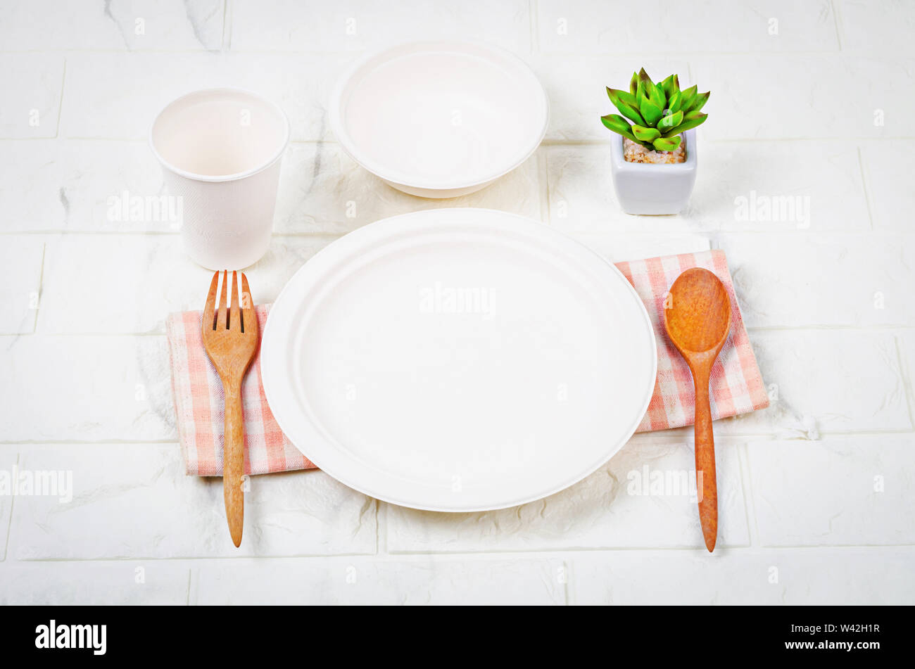 ECOCLEO® Piatti Monouso Per APERITIVO | Rotondo 15 Cm | 100 Pezzi | Colore Kraft/Marrone | Carta Di Fibra Fresca Per Alimenti | Biodegradabile E Riciclabile (Rotondo 15cm, Kraft - Foto 3