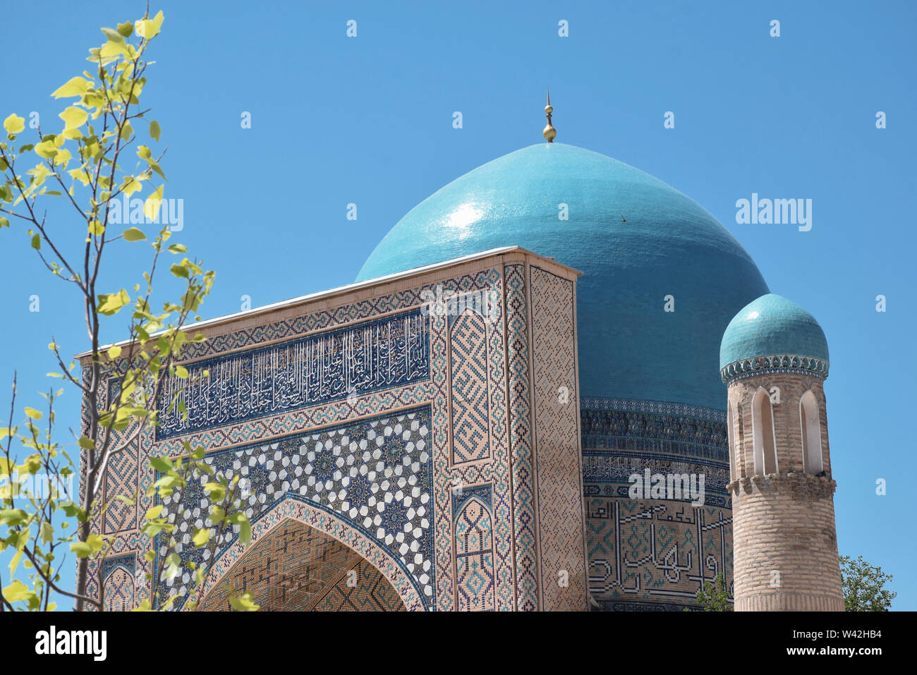 Oriental ornato cupola e minareto di Uzbeksitan Foto Stock