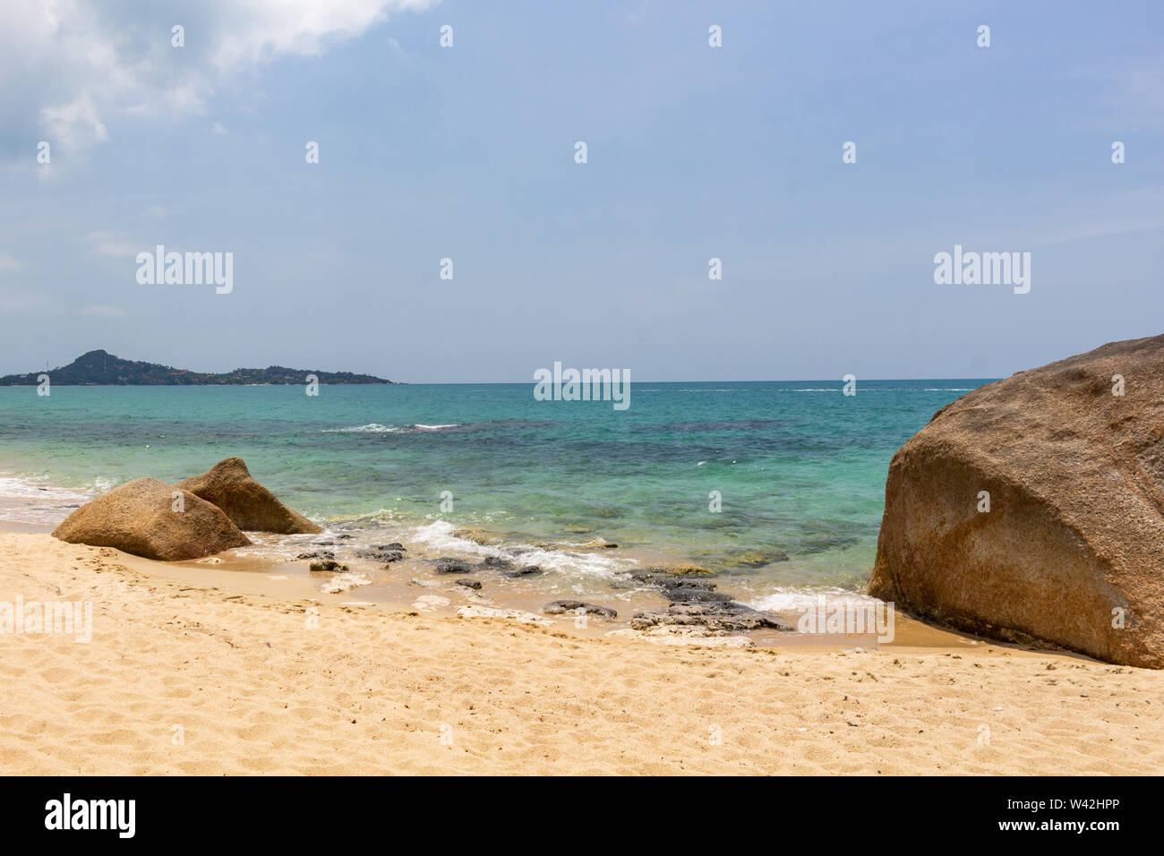 Con le sue sabbie dorate, Lamai Beach su Koh Samui Island è una delle migliori destinazioni tropicali in Thailandia Foto Stock