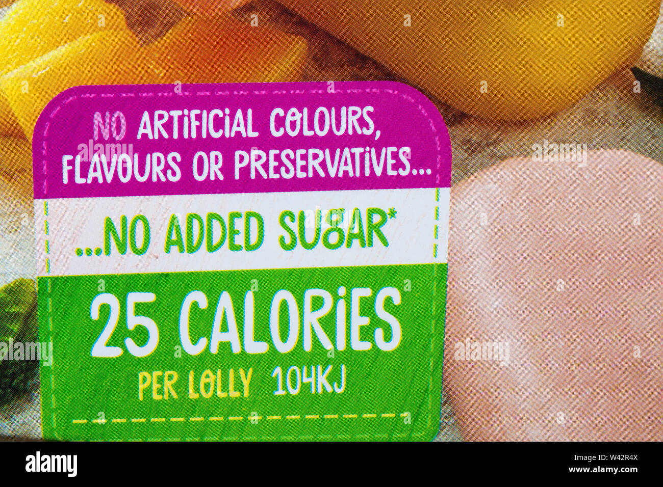 Senza colori artificiali, aromi o conservanti, senza zuccheri aggiunti 25 calorie per per lecca-lecca - dettaglio sulla scatola di Islanda fame eroi mighty lollies di frutta Foto Stock
