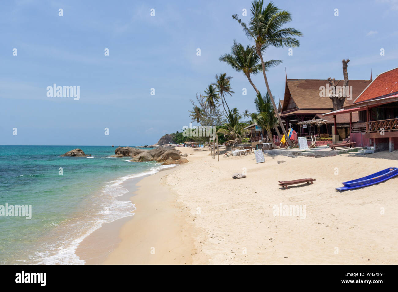 Koh Samui, Thailandia - Aprile 19, 2019: i bungalow sulla spiaggia di Lamai Beach, la migliore spiaggia di Koh Samui Island Foto Stock