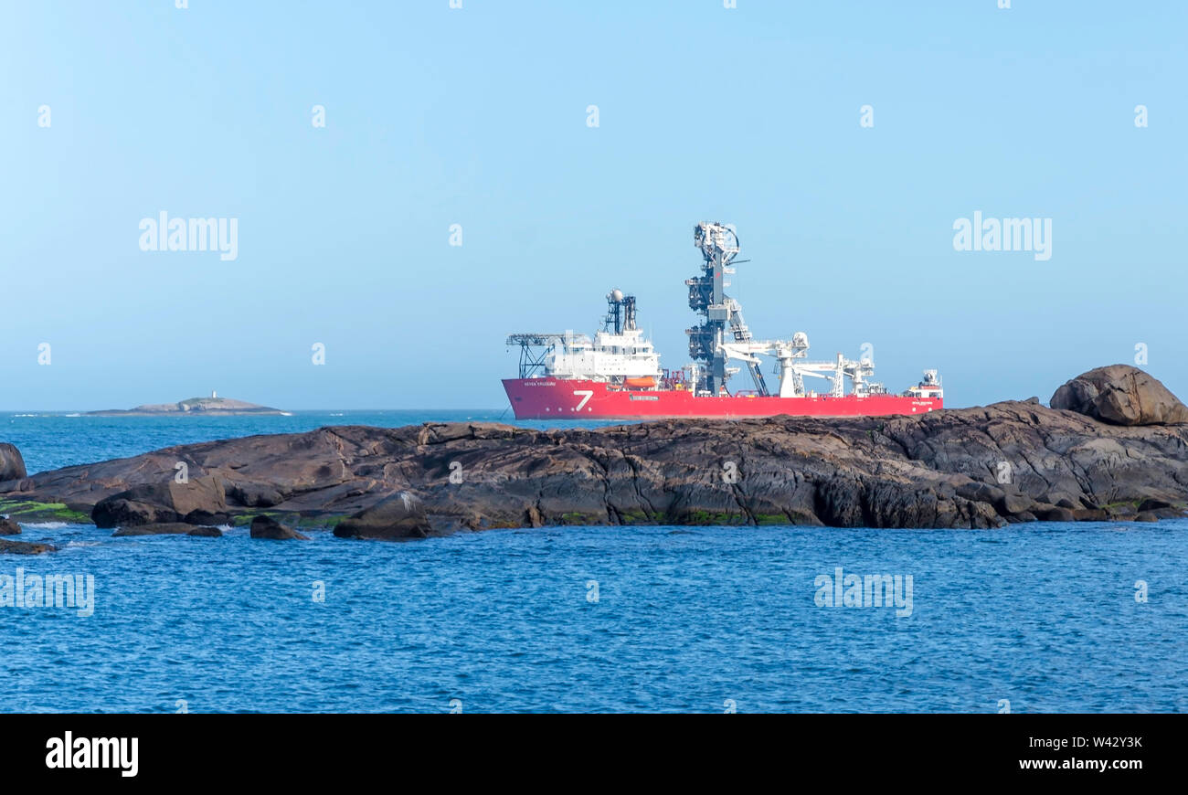 VITORIA, Brasile - 25 dicembre , 2016 ; tubo brasiliano-nave posa sette Cruzeiro vicino al porto di Vitoria, Brasile. Foto Stock