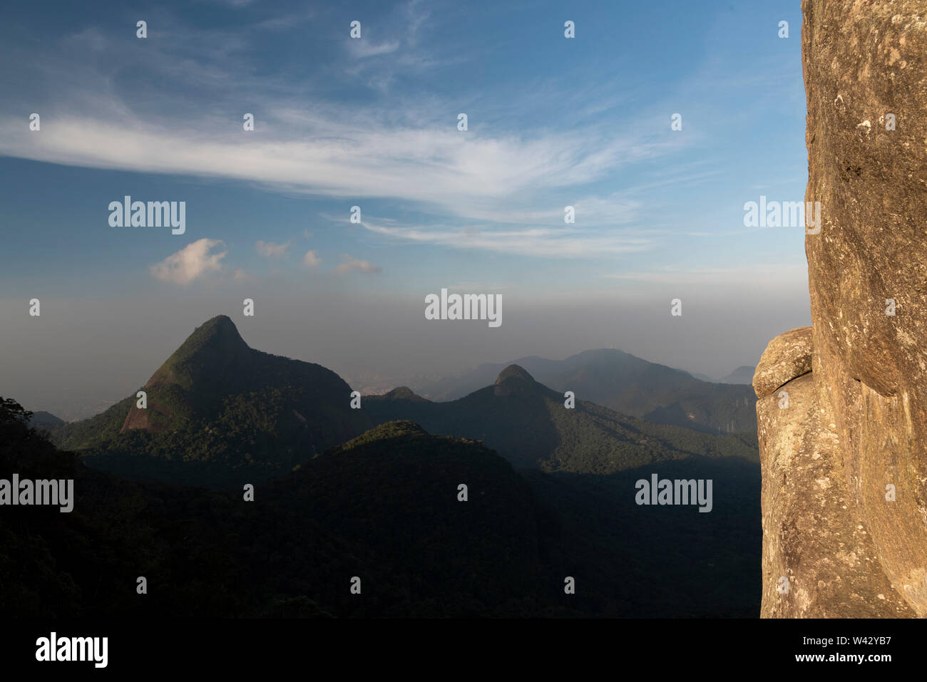 Vista dalla Bico do Papagaio, Foresta di Tijuca, Rio de Janeiro, Brasile Foto Stock