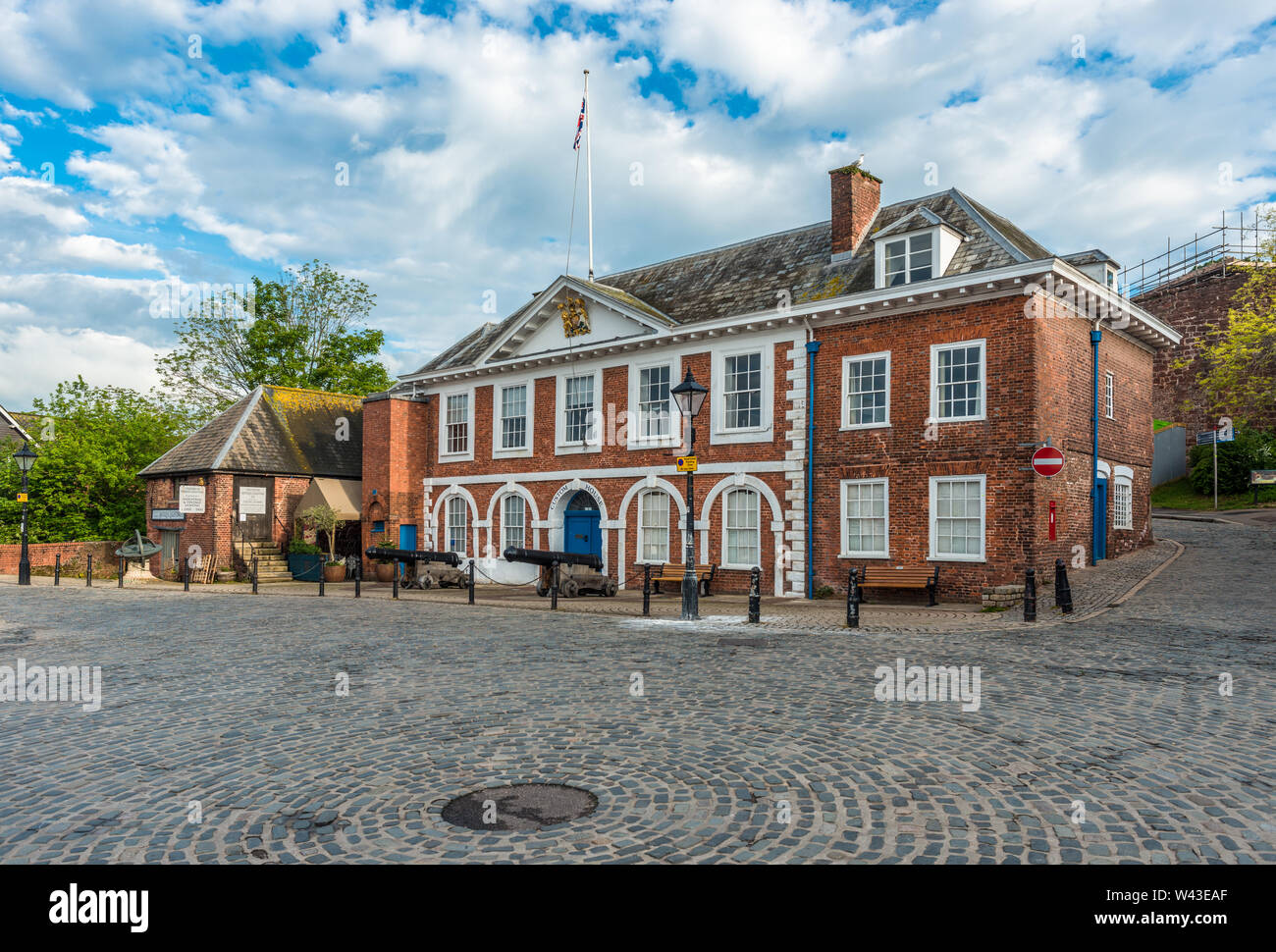 Il Custom House sul Quay sulla banca del fiume Exe in Exeter Devon, Inghilterra, Regno Unito. Foto Stock