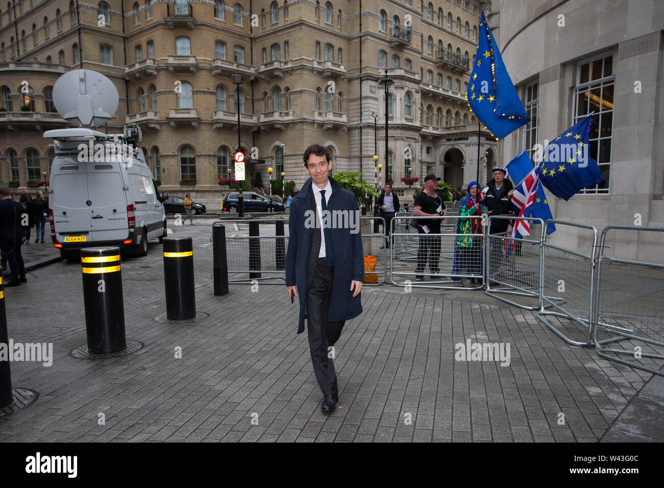 I partecipanti che arrivano al Broadcasting House per BBC Tory leadership dibattito, Londra, Regno Unito. Dotato di: Rory Stewart dove: Londra, Regno Unito quando: 18 giu 2019 Credit: Wheatley/WENN Foto Stock