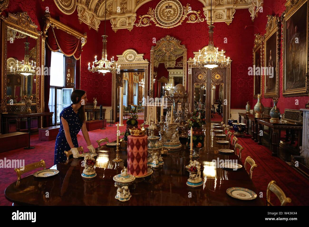 La regina Victoria Palace all'apertura estiva di Buckingham Palace .apertura 20 luglio 2019 . A Buckingham Palace Londra UK .. Foto Stock