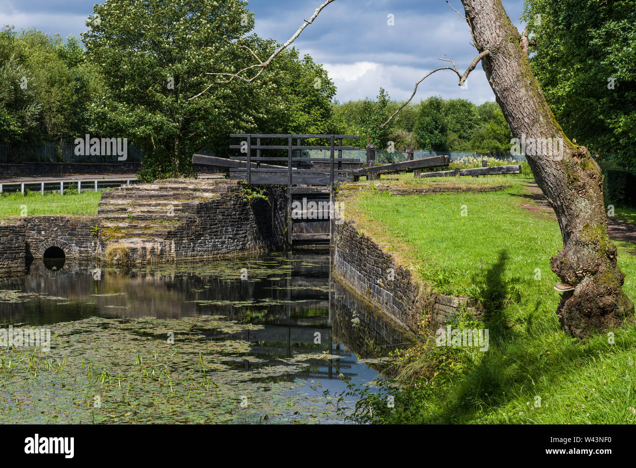 Il Neath, o Neath e Tennant, Canal nella valle di Neath tra Resolven Glynneath e. Il canale è in disuso ma ha molte caratteristiche interessanti. Foto Stock