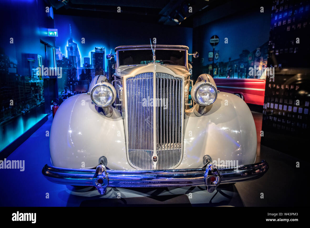 Italia Piemonte Torino Museo dell' Automonbile Torino Mauto ( ) - Stati Uniti 1937 - Packard Super- Otto 1501-" mai più di trenta miglia ora!" Con questa promessa, il gigante attraversa l'Atlantico, Foto Stock