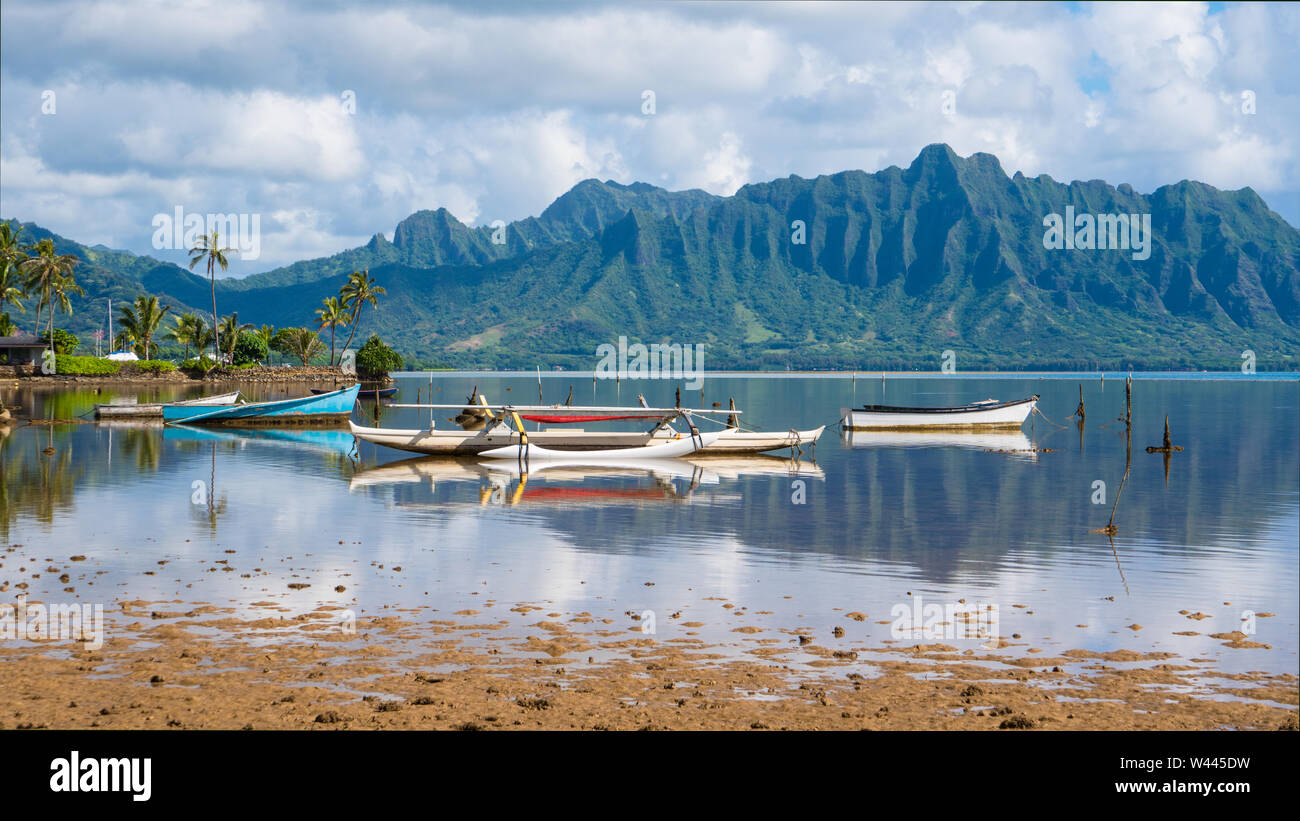 Una perfetta giornata ancora sulla Baia di Kaneohe, Oahu, Hawaii Foto Stock