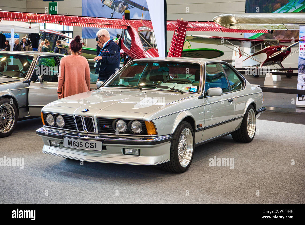 FRIEDRICHSHAFEN - Maggio 2019: argento BMW E24 M 635 CSi 1983 coupe a Motorworld Classics Bodensee il 11 maggio 2019 a Friedrichshafen, Germania. Foto Stock