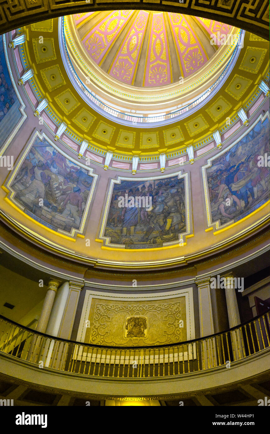 La cupola interni dello storico Alabama State Capitol Building è decorata con otto murales dipinti raffiguranti la storia di Al in Montgomery, AL Foto Stock