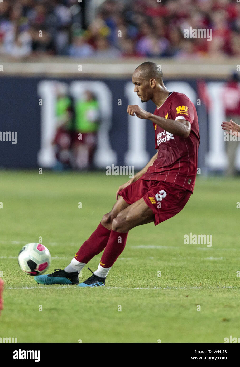 South Bend, Indiana, U.S.A. 19 Luglio, 2019. Liverpool FC OFFICINA FABINHO (3) passa la palla durante il pre-stagione internazionale uomini partita di calcio tra Liverpool FC e il Borussia Dortmund a Notre Dame Stadium di South Bend, Indiana. Il Borussia Dortmund ha sconfitto il Liverpool FC 3-2. Credito: Giovanni Mersits/ZUMA filo/Alamy Live News Foto Stock