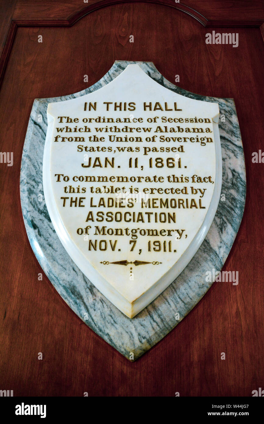 Una lapide di marmo si blocca in un Alabama State Capitol camera condannare l ordinanza di secessione dall'Unione il Jan 11, 1861, Montgomery, AL Foto Stock