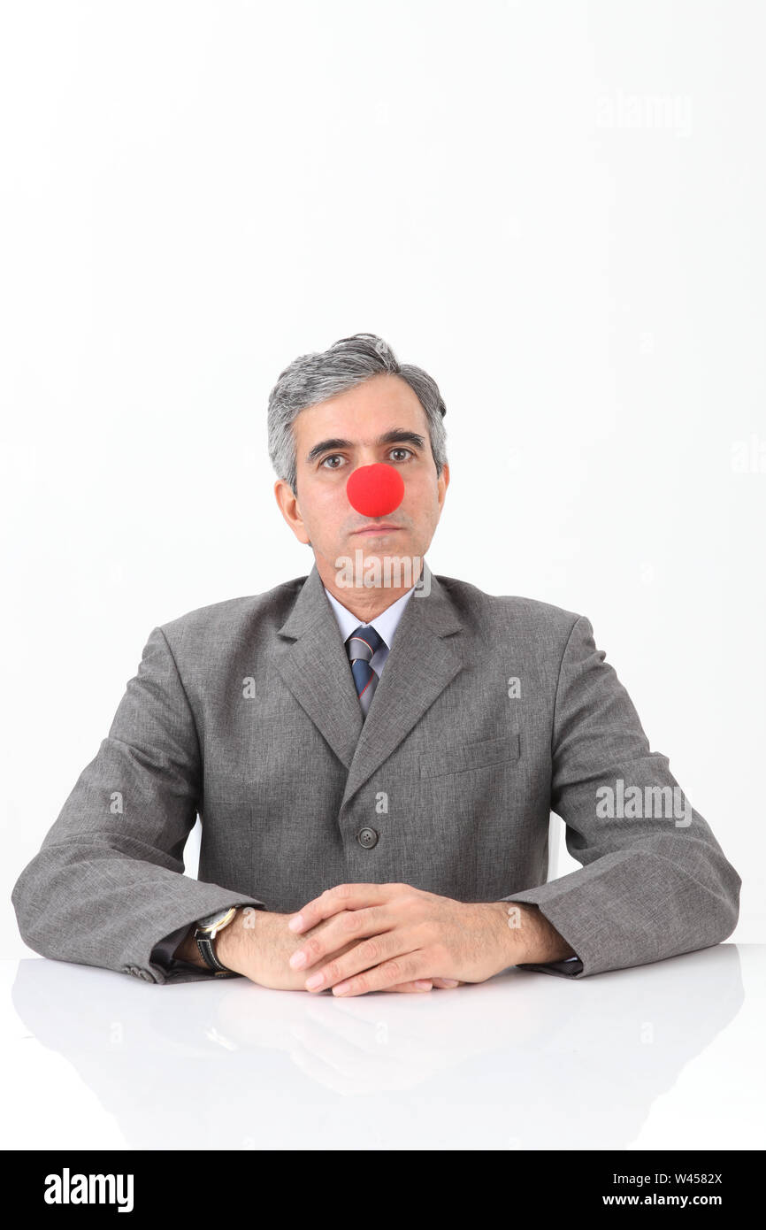 Ritratto di un imprenditore che indossa il clown naso Foto Stock