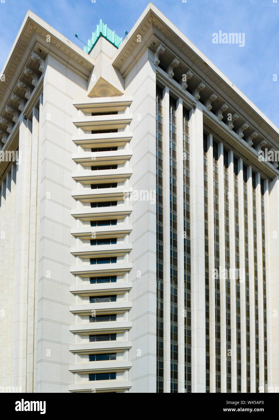 Una chiusura della moderna torre RSA complesso edificio per uffici, il più alto edificio in Montgomery, AL, STATI UNITI D'AMERICA Foto Stock