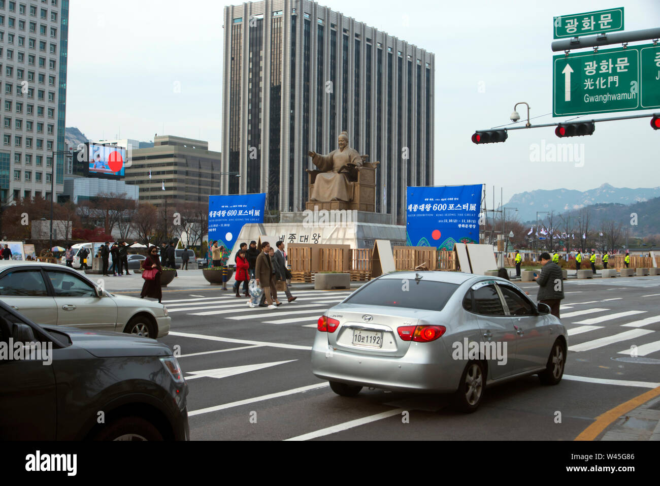 SEOUL, Corea del Sud, novembre 2018, persone al Gate Gwanghwa Square. Foto Stock