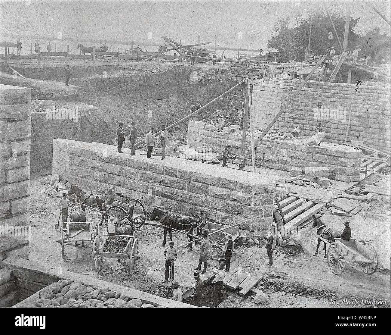 Costruzione de l ancien pont Lasalle, l entree du canal de l aqueduc - 1870. Foto Stock