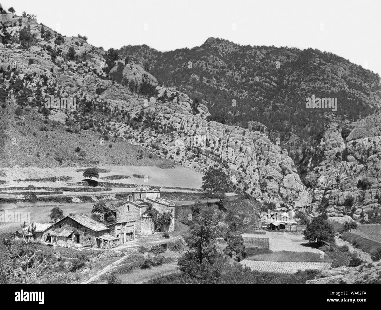 Convento de Sant Pere de Graudescales entre muntanyes ripristinato. Foto Stock