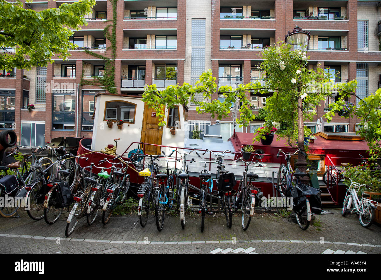 Amsterdam, Paesi Bassi, quartiere Jordaan, Lijnbaansgracht quartiere residenziale, houseboat, Foto Stock