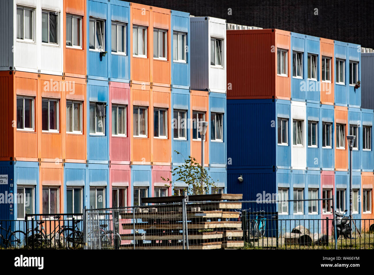 Contenitore Contenitore vivente su un cantiere in Amsterdam, NDSM Werf, per lavoratori edili, Foto Stock