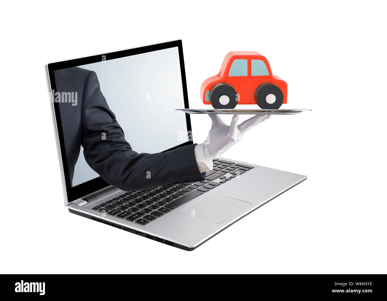 Uomo d'affari offrendo auto rossa sul vassoio d'argento su di uno schermo portatile, isolato su bianco Foto Stock