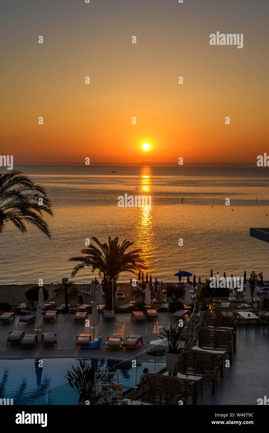 Tramonto su Sunrise Beach in Protaras, Cipro Foto Stock