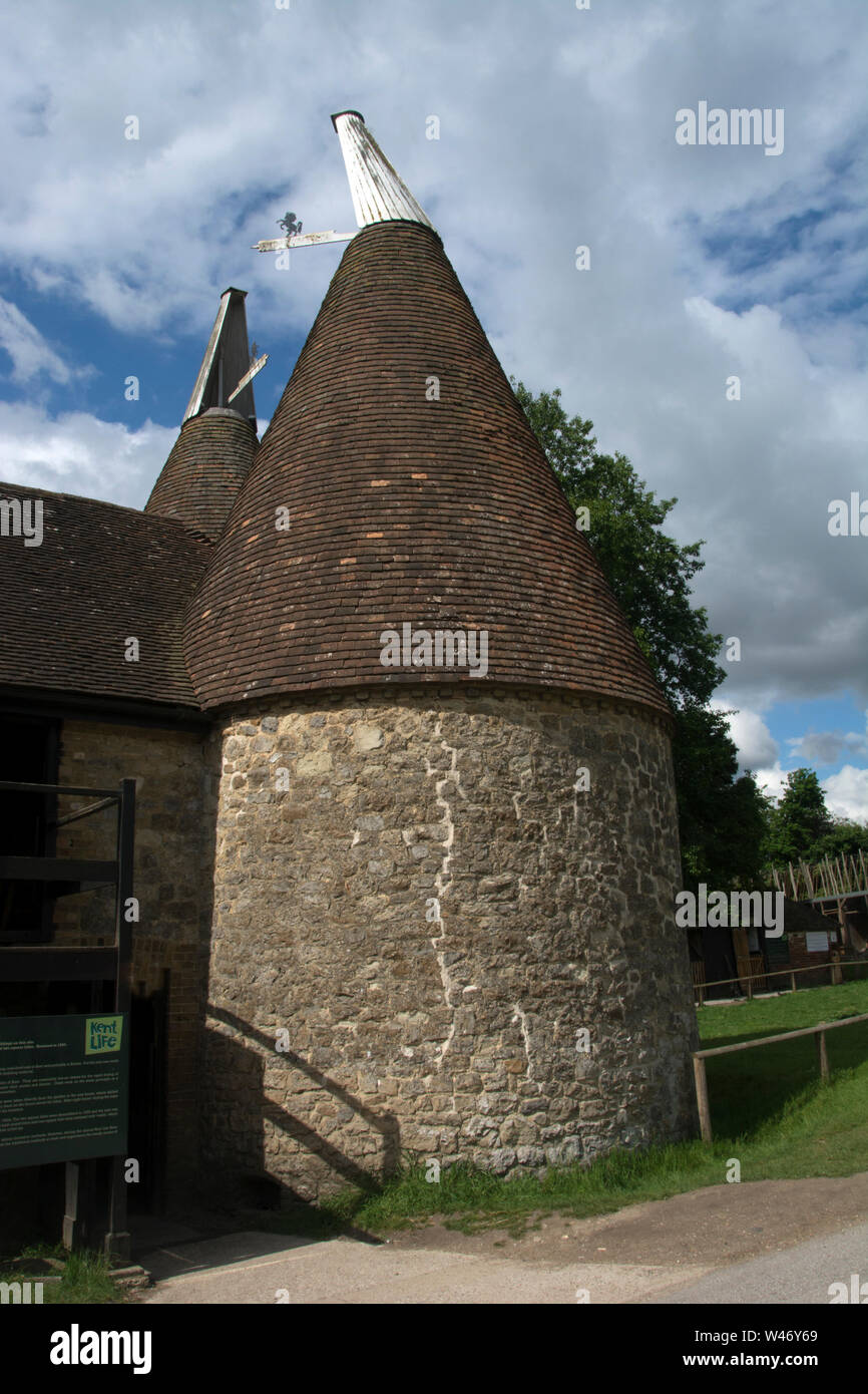 KENT; MAIDSTONE; HERITAGE FARM PARK; KENT VITA; OAST HOUSE Foto Stock