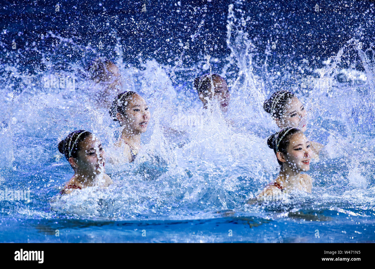 Gwangju. Il 20 luglio, 2019. Gli atleti eseguire durante la Serata di Gala di nuoto artistico a Campionati del Mondo di nuoto FINA a Gwangju, Corea del Sud il 20 luglio 2019. Credito: Bai Xuefei/Xinhua/Alamy Live News Foto Stock