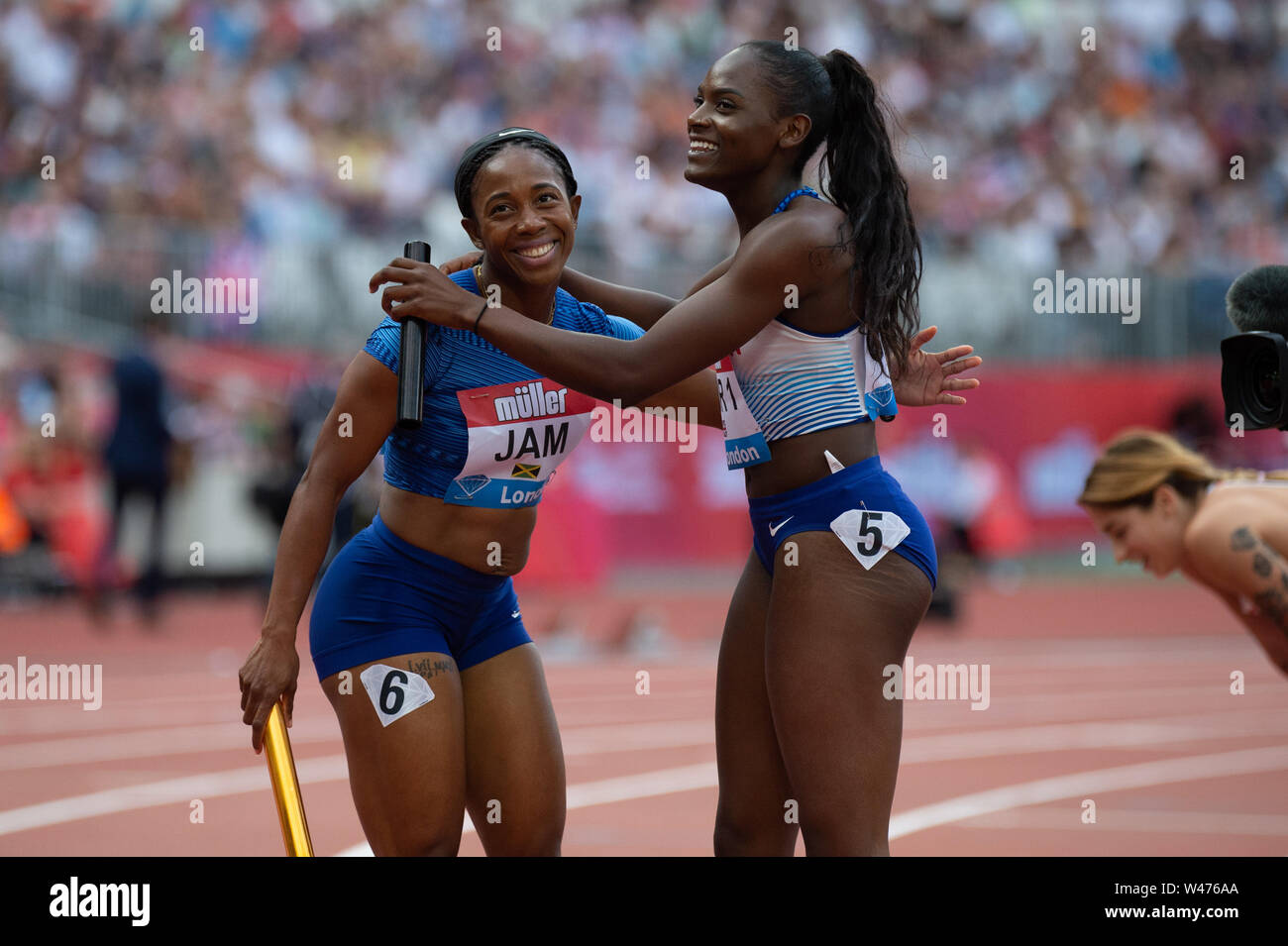 Londra, Inghilterra xx luglio Shelly Ann Fraser Pryce vince il 4x100m per la All Star team durante la Muller anniversario giochi presso la London Stadium, Stratford sabato 21 luglio 2019. (Credit: Pat Scaasi | MI News) Credito: MI News & Sport /Alamy Live News Foto Stock