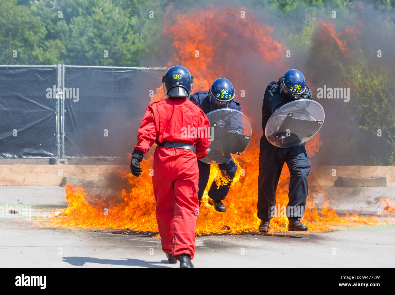 Winfrith, Dorset, Regno Unito. Il 20 luglio 2019. Il Dorset Police Open Day - Dorset polizia di dimostrare alcune dell'eccellente lavoro che fare per tenere la comunità di sicuro, spesso mettendo la propria vita in pericolo. Migliaia per partecipare all'evento per saperne di più, per mostrare il loro sostegno e con la possibilità per i bambini e le famiglie a mettersi in gioco e divertirsi con attività interattive. Bomba di benzina display. Credito: Carolyn Jenkins/Alamy Live News Foto Stock