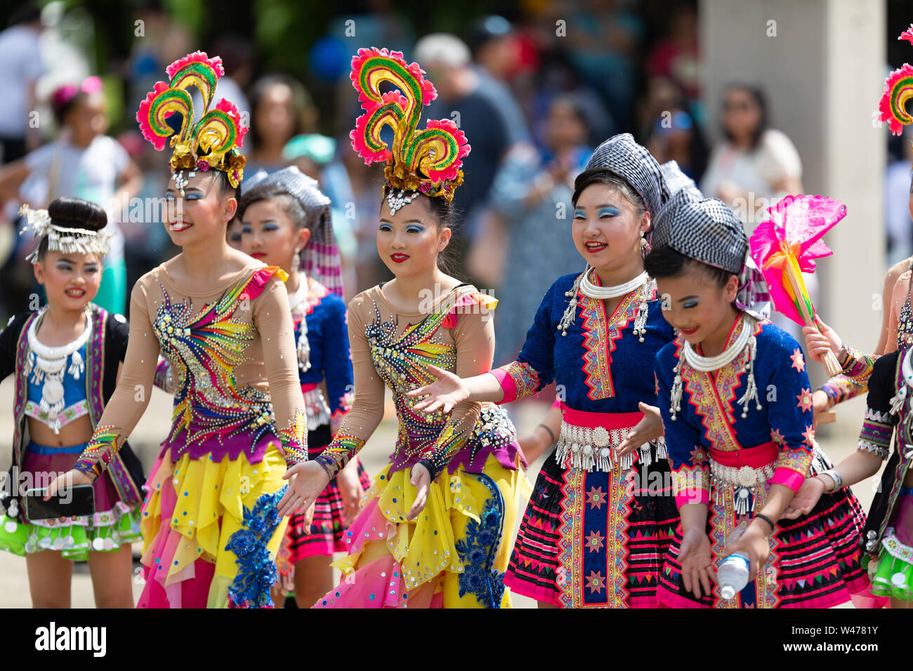 Columbus, Ohio, Stati Uniti d'America - 26 Maggio 2019: Columbus Festival asiatici, membri degli spettatori indossando abiti tradizionali danze di Bhangra da tradizionali Foto Stock