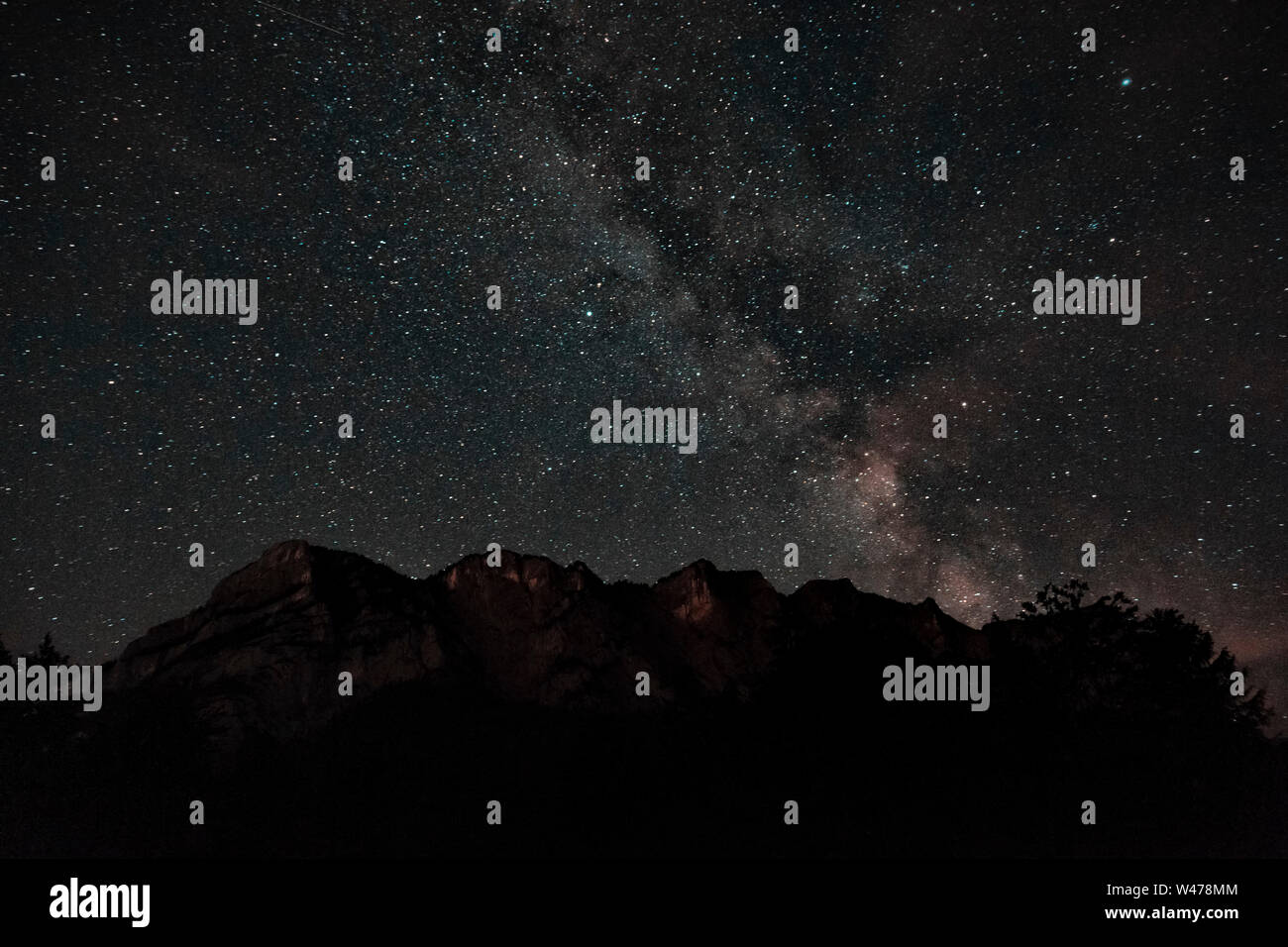 Estate via lattea sopra le montagne a Berchtesgaden, Germnay Foto Stock