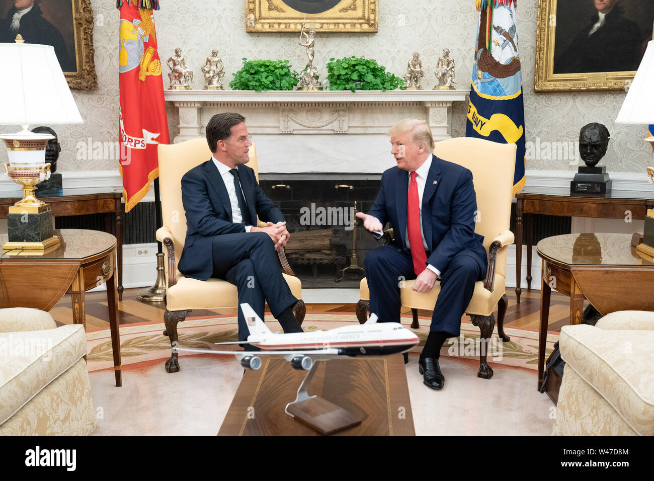 Washington, Stati Uniti d'America. 18 Luglio, 2019. Presidente Trump partecipa a un incontro bilaterale con il Primo ministro dei Paesi Bassi Mark Rutte Giovedì, 18 luglio 2019, nell'Ufficio Ovale della Casa Bianca. Persone: presidente Donald Trump Credito: tempeste Media Group/Alamy Live News Foto Stock