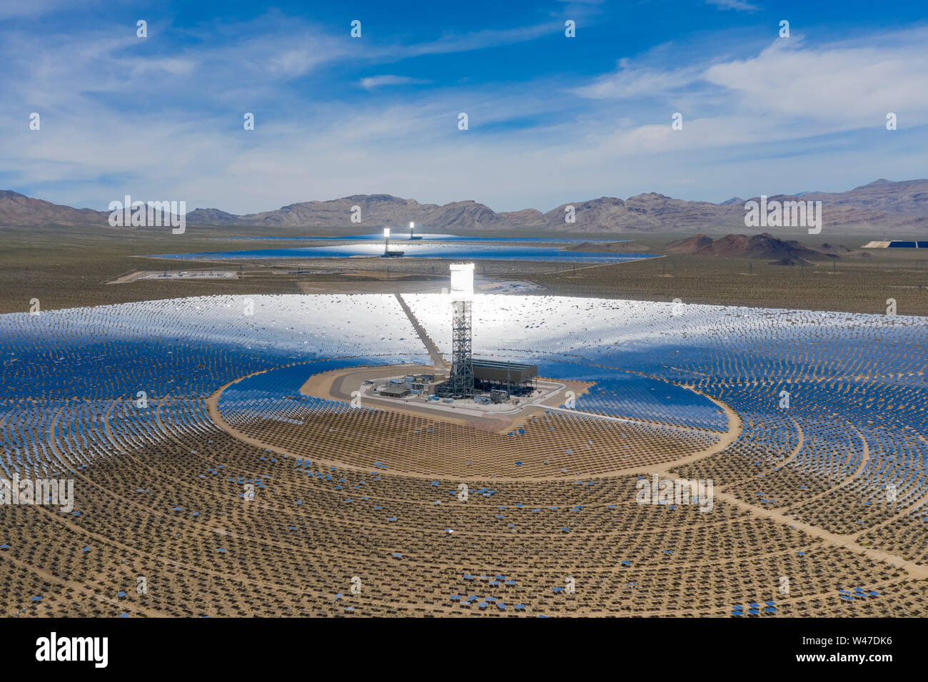 Vista aerea della torre solare del Ivanpah Solar Electric Impianto di generazione in California Foto Stock