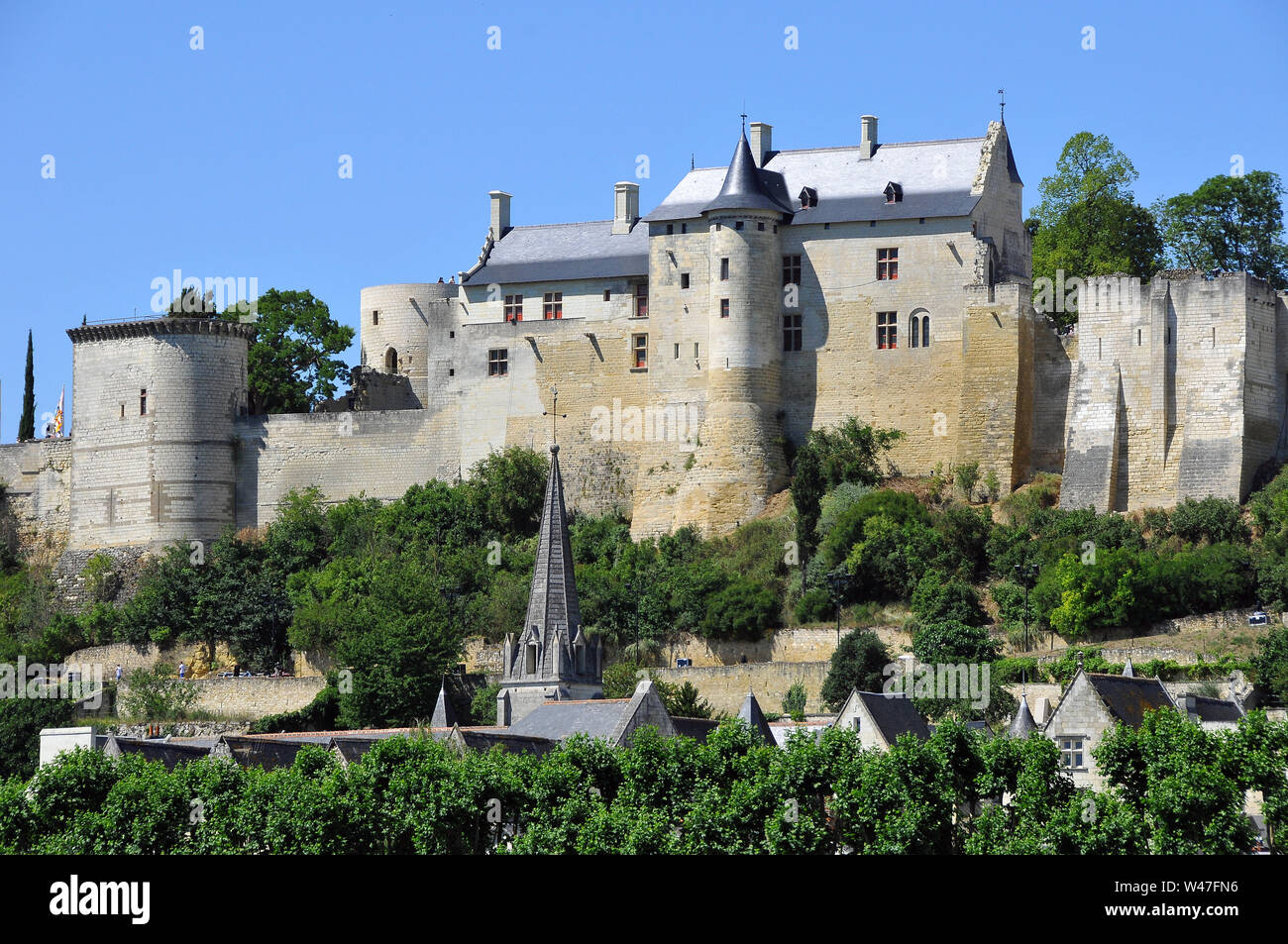 Chinon castle chateau de chinon immagini e fotografie stock ad alta ...