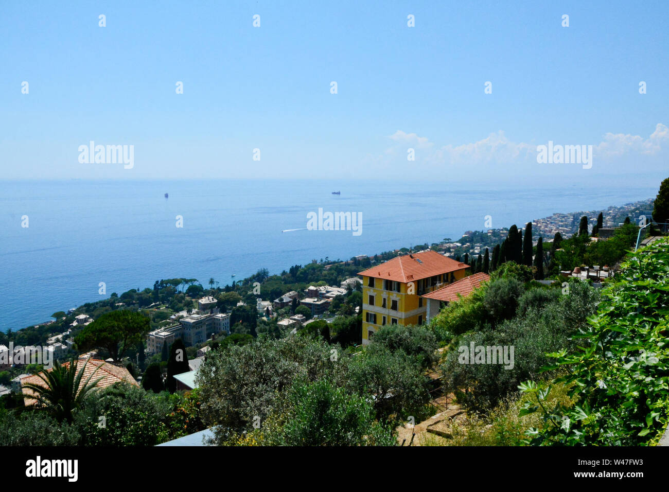 Vista del mar Ligure dal villaggio di Sant'Ilario - Genova, liguria, Italy. Foto Stock