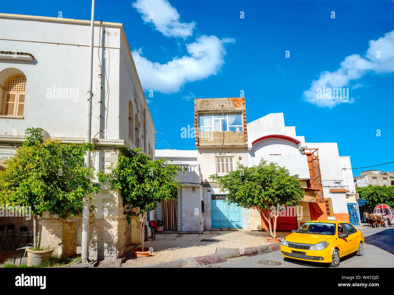 Paesaggio con colorati Street nel quartiere residenziale di Nabeul.Tunisia Africa del Nord Foto Stock