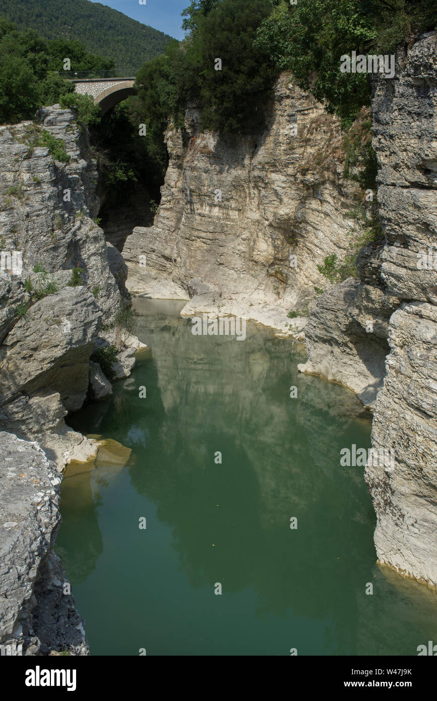 Marmitte dei Giganti canyon sul fiume Metauro, Fossombrone, Marche, Italia, Europa Foto Stock