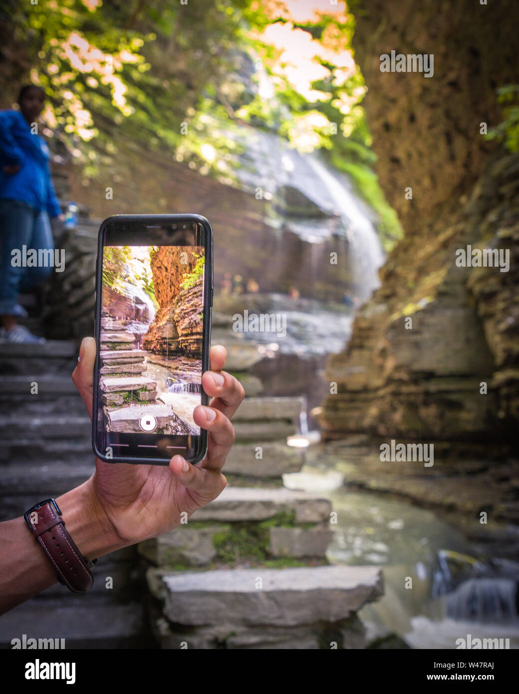 Immagine della cascata dalla fotocamera di un telefono cellulare Foto Stock