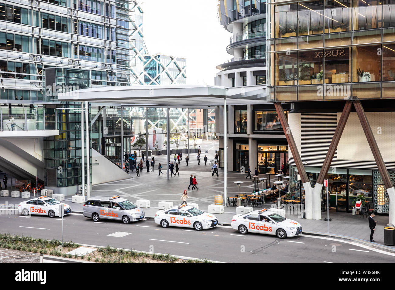 Sydney taxi attendere per tariffe al molo di Barangaroo sullo sviluppo di Office nel centro di Sydney, Australia Foto Stock